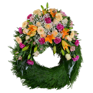 Krans av gröna blad dekorerad med rosa, orange och vita blommor.